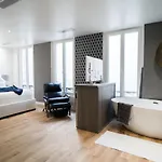 Venue C , Luxury 6 Bedroom *