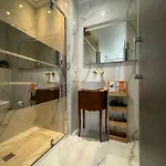 Venue C , Luxury 6 Bedroom *