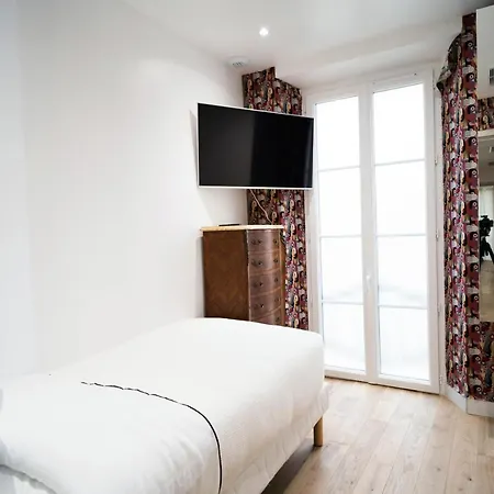 Venue C - Luxurious & Spacious - Mansion - Elevator - Patio Apartment *