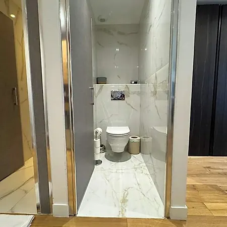 Venue C - Luxurious & Spacious - Mansion - Elevator - Patio Appartamento